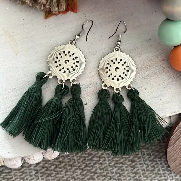 Boho Western Tribal Hunter Green Tassel Dangling Earrings - Picture 4 of 5